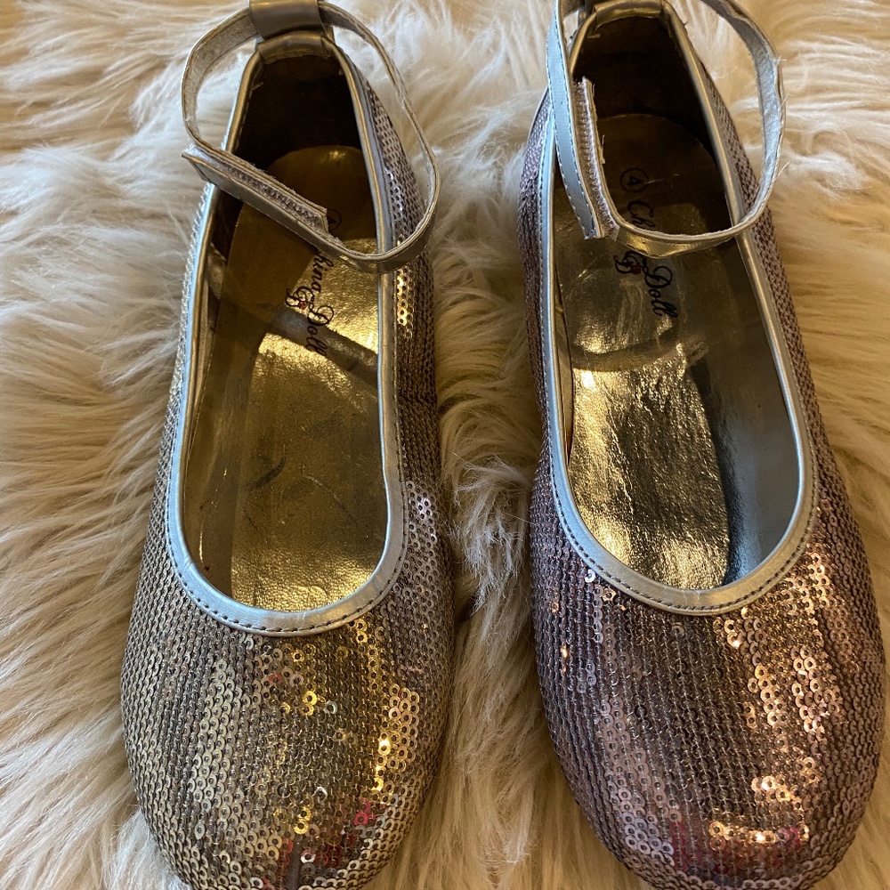 CHINA DOLL kids silver sequin shoes, size 4, brand new